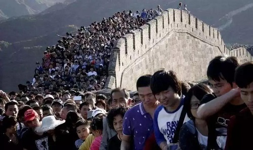 景點看人潮洶涌