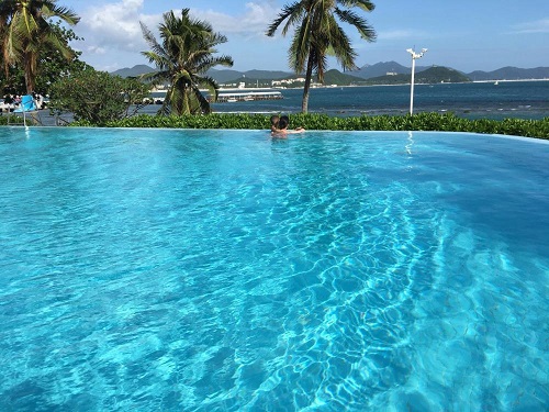 清澈的泳池要靠泳池水處理設備來維護