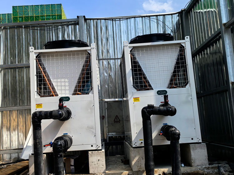 空氣源恒溫?zé)岜? width=